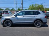 Used 2022 Volkswagen Tiguan SE w/ Panoramic Sunroof Package image 3