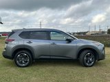 Used 2024 Nissan Rogue SV image 3