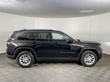 Used 2023 Jeep Grand Cherokee Laredo image 5