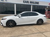 Used 2023 Toyota Camry SE image 2