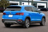 Used 2022 Volkswagen Taos SE w/ Panoramic Sunroof Package image 4