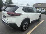 Used 2022 Nissan Rogue SV image 3