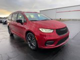 New 2025 Chrysler Pacifica Limited w/ Uconnect Theater Family Group image 2