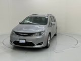Used 2018 Chrysler Pacifica Limited image 2