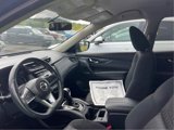 Used 2017 Nissan Rogue SV image 2
