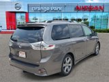 Used 2018 Toyota Sienna SE image 2