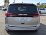 Used 2021 Chrysler Pacifica Touring-L image 5