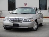 Used 2011 Lincoln Town Car Signature Limited image 3