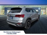 Certified 2022 Volkswagen Taos SE w/ Panoramic Sunroof Package image 3