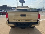 Used 2017 Toyota Tacoma TRD Off-Road image 5