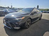 Used 2018 Toyota Camry SE image 2