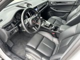 Certified 2024 Porsche Macan image 4