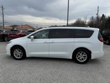 Used 2022 Chrysler Pacifica Touring-L image 2