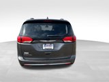 Used 2020 Chrysler Pacifica Touring-L image 4