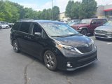 Used 2015 Toyota Sienna SE Premium image 2