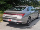 Used 2022 Hyundai Elantra SEL w/ Convenience + Premium Package image 2