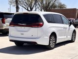 Used 2024 Chrysler Pacifica Select image 4