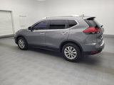Used 2017 Nissan Rogue SV image 3