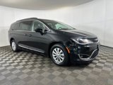 Used 2017 Chrysler Pacifica Touring-L image 2