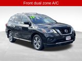 Used 2019 Nissan Pathfinder S image 3