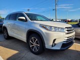 Used 2017 Toyota Highlander SE image 2