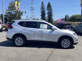 Used 2020 Nissan Rogue SV image 2