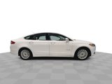 Used 2016 Ford Fusion SE image 2