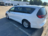 Used 2023 Chrysler Pacifica Touring-L image 5