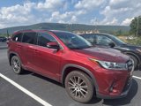 Used 2017 Toyota Highlander SE image 3