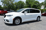 Used 2022 Chrysler Pacifica Touring-L image 2