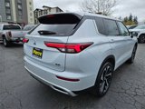 Used 2023 Mitsubishi Outlander SE image 3