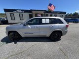 Used 2017 Jeep Grand Cherokee Altitude image 2
