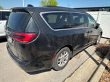 Used 2022 Chrysler Pacifica Touring-L image 4