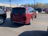 Used 2023 Chrysler Pacifica Limited image 3