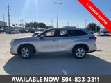 Used 2021 Toyota Highlander LE image 2