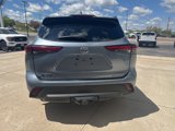 Used 2022 Toyota Highlander XLE image 3