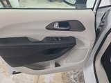 Used 2022 Chrysler Voyager LX image 5