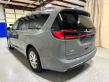 Used 2022 Chrysler Pacifica Touring-L image 5