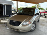 Used 2007 Chrysler Town & Country w/ Popular Equipment Group I image 3
