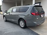 Used 2023 Chrysler Pacifica Touring-L image 3