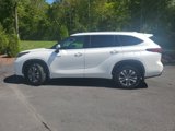 Used 2021 Toyota Highlander XLE image 2