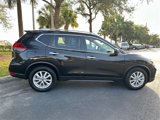 Used 2017 Nissan Rogue SV w/ SV Premium Package image 2