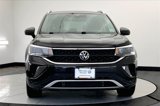 Certified 2022 Volkswagen Taos SE w/ IQ.Drive SE Package image 3