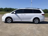 Used 2017 Toyota Sienna LE image 3