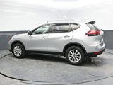 Used 2018 Nissan Rogue SV image 4