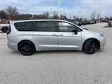 New 2024 Chrysler Pacifica Limited w/ S Appearance Package image 2