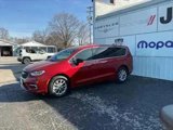 New 2025 Chrysler Pacifica Select image 3