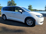 Used 2017 Chrysler Pacifica Touring image 3