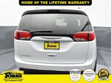 Used 2020 Chrysler Pacifica Touring-L image 5