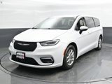 Used 2023 Chrysler Pacifica Touring-L image 5